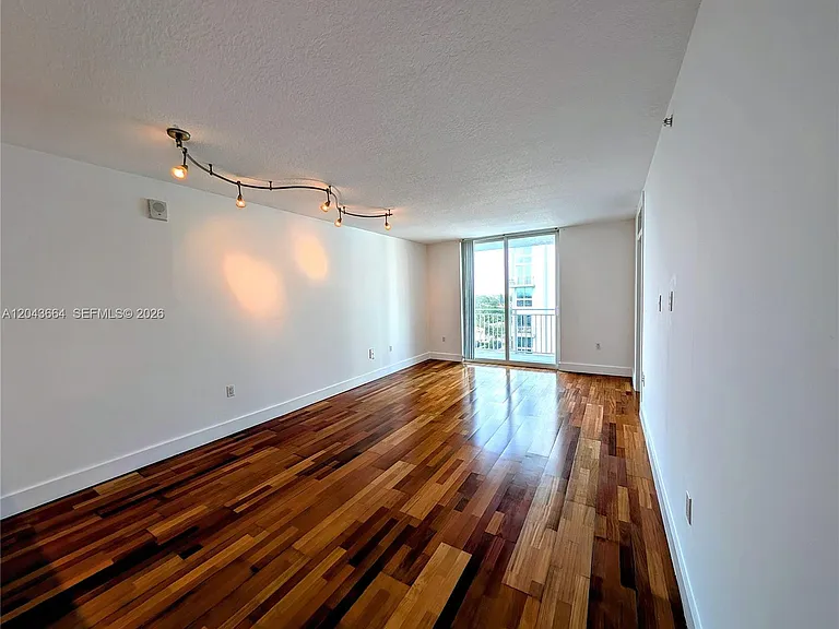 60 NW 37th Ave #605 — Photo 9