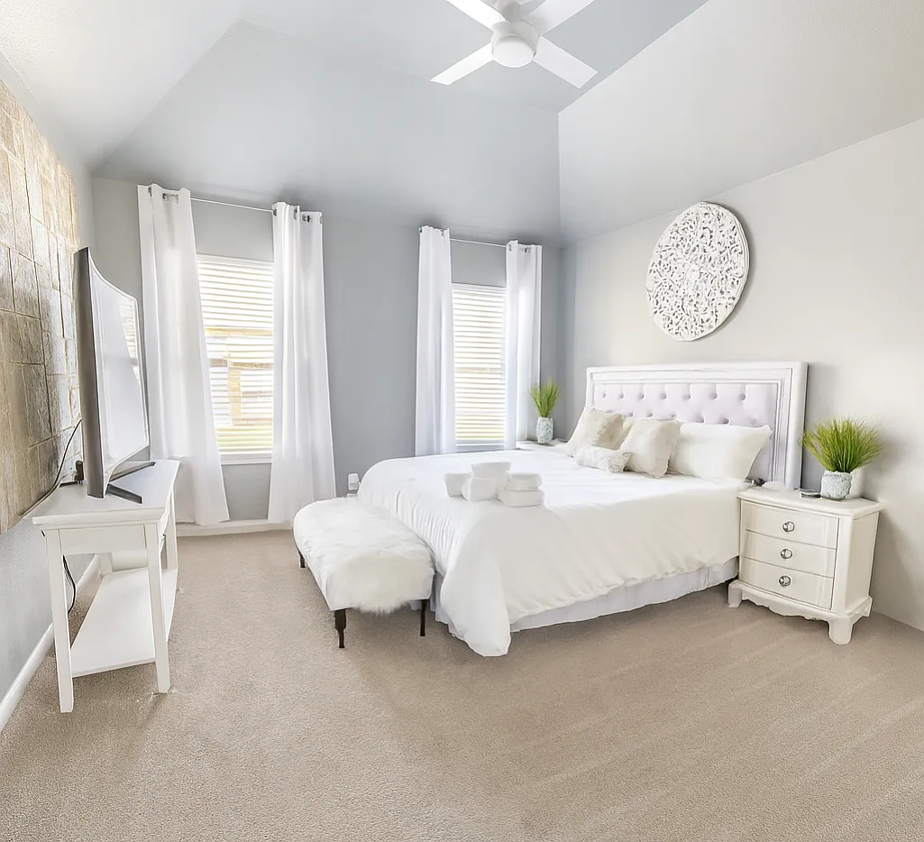 Highly Desirable Home - Walking Distance to Newly Upgraded Old Settler Park — Photo 3