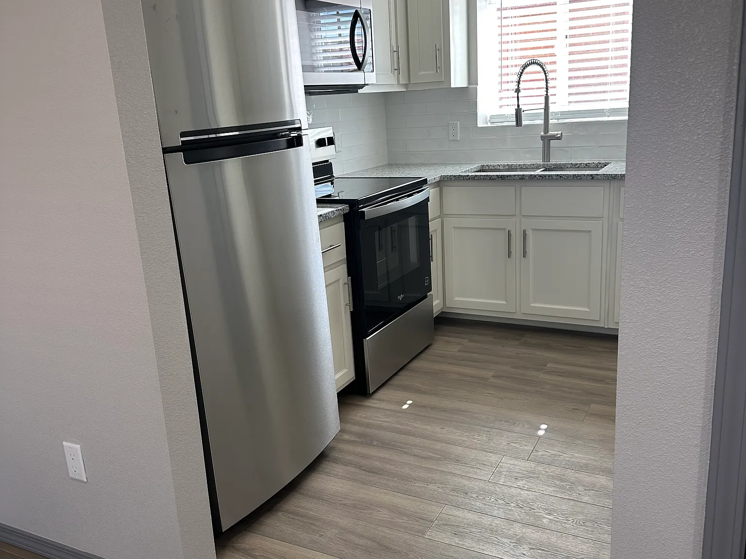 2 bed, 766 sqft, $1,450 — Photo 2