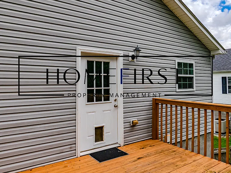 112 Newport Ln — Photo 37