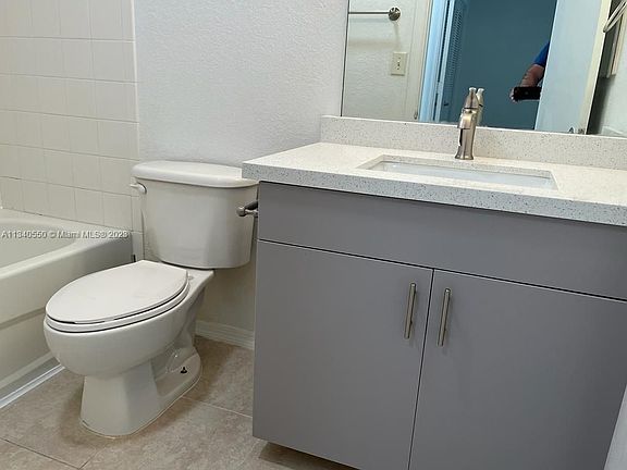 3rd image of 2056 NE 167th St APT 3-119