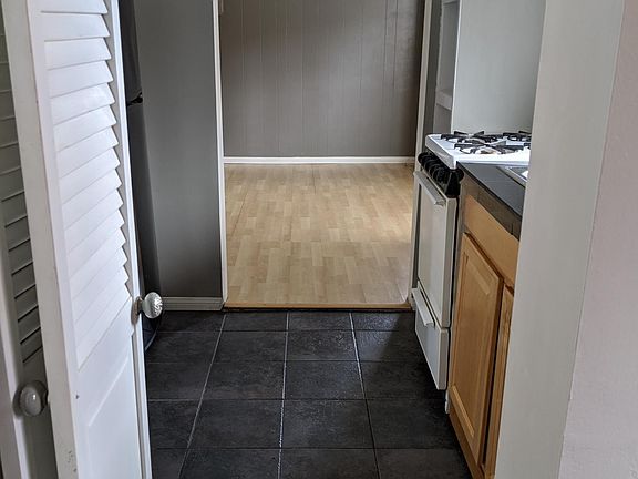5th image of 4012 Georgia St