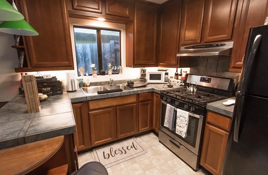 2 bed, 900 sqft, $2,175 — Photo 2
