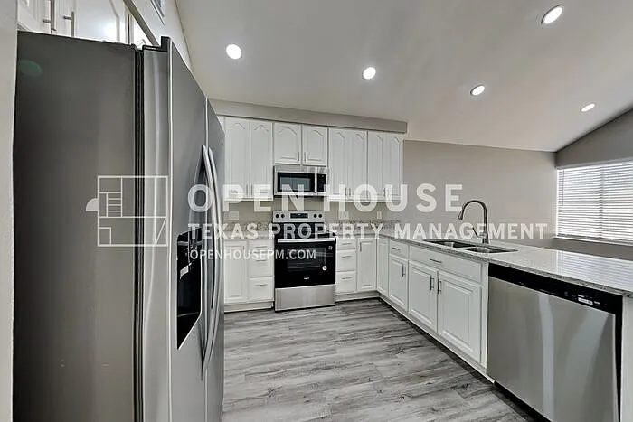 8607 Pines Place Dr — Photo 5