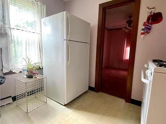 4th image of 2433 Hancock Ave