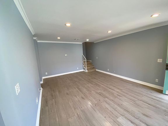 5th image of 121 N Sinclair Ave #233