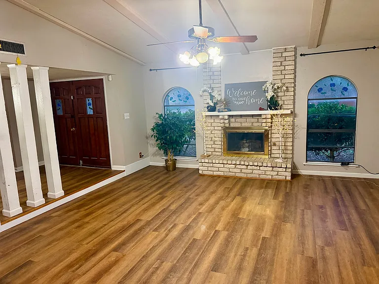 2929 Winterberry Dr — Photo 2