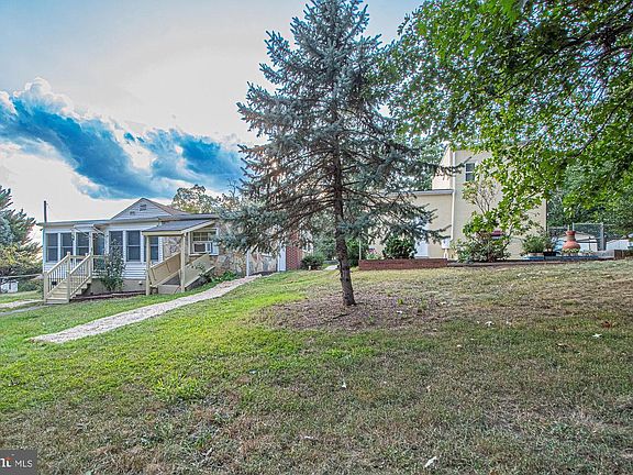4th image of 242 Footstone Ln