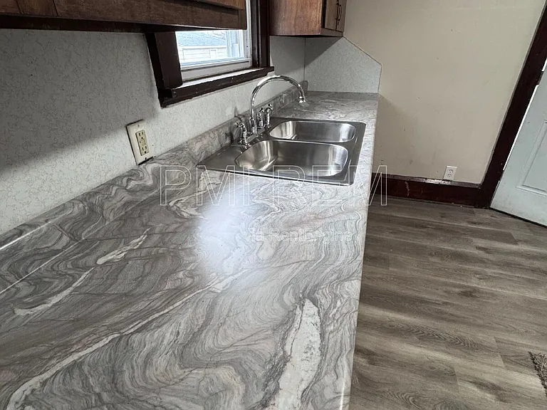 1023 Harrison Ave SW — Photo 5