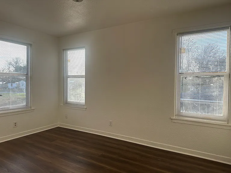 1217 Estelle St — Photo 7