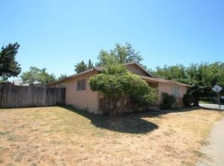 9220 Meadow Grove Dr, Elk Grove, CA 95624