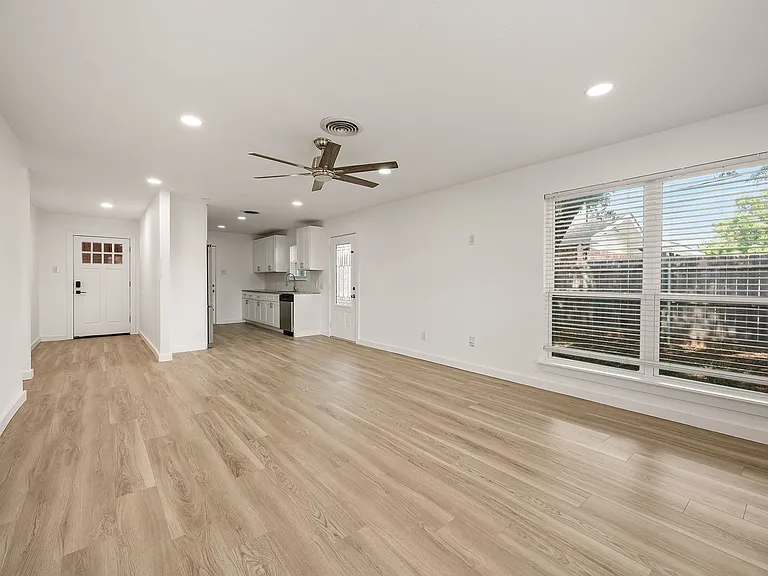 840 Edgehill Dr — Photo 4