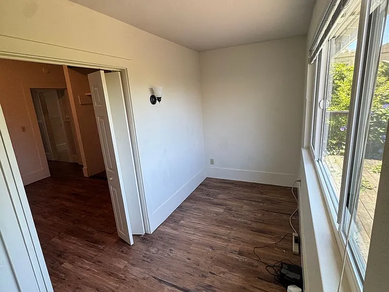 2028 Clinton Ave — Photo 6