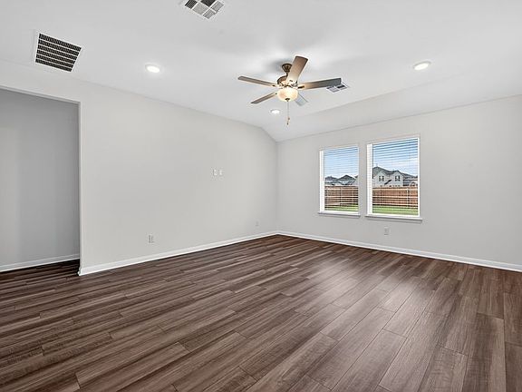 4th image of 94 Flowers Ave