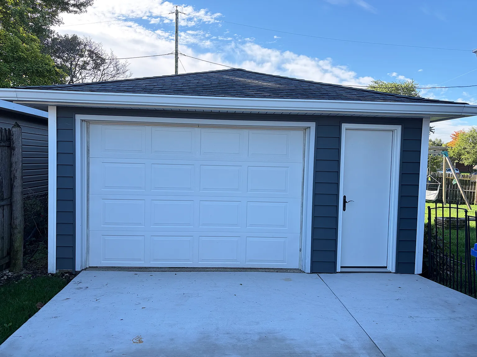 3 bed, 1323 sqft, $2,445 — Photo 3
