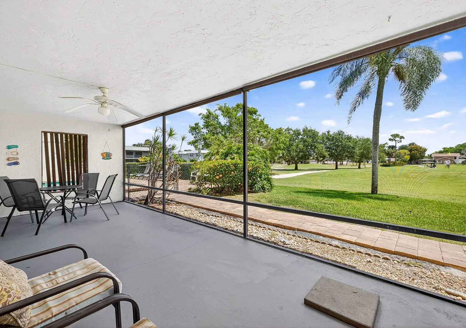 Furnished or unfurnished 2 bedroom Condo Overlooking Golf Course — Photo 1