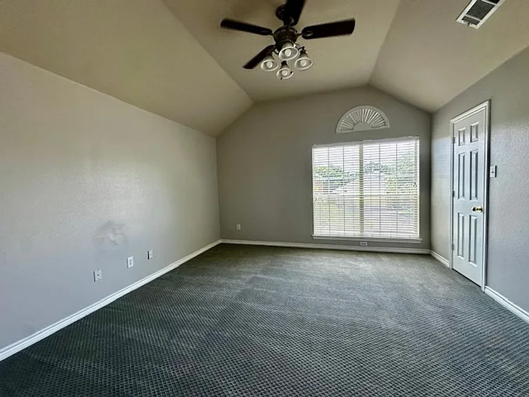 7005 Crenshaw Ln — Photo 11