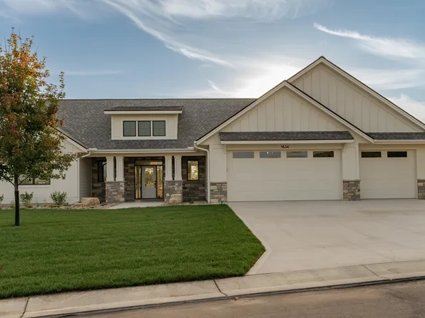1634 Mayowood Rd SW, Rochester, MN 55902