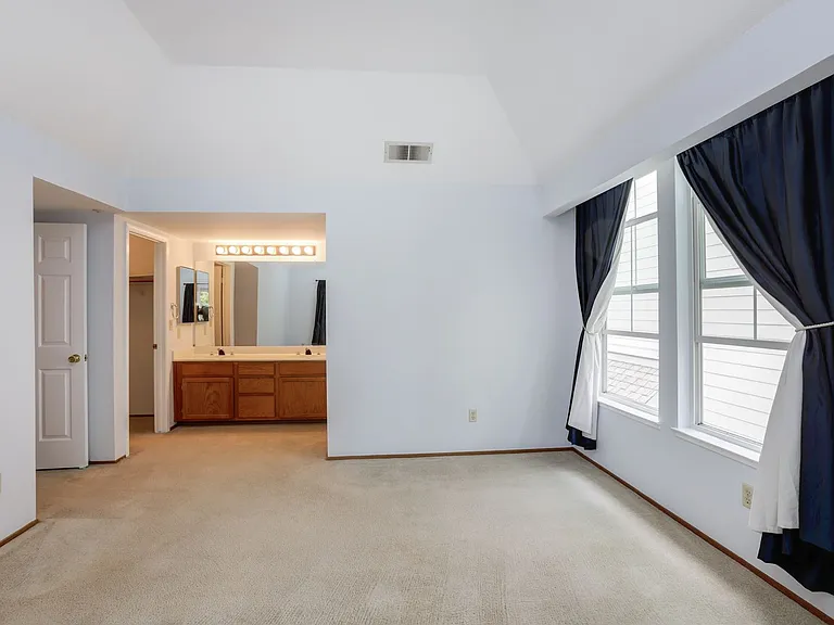 1055 Hull Ln — Photo 23
