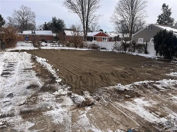 7 Schuyler Dr, Saratoga Springs, NY 12866