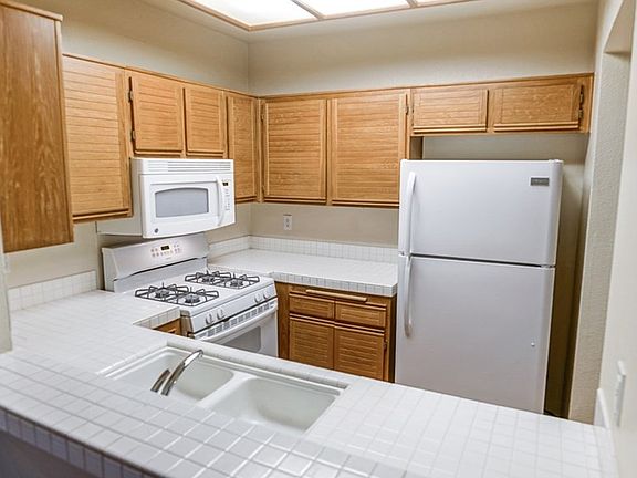 5th image of 24143 Del Monte Dr Unit 273