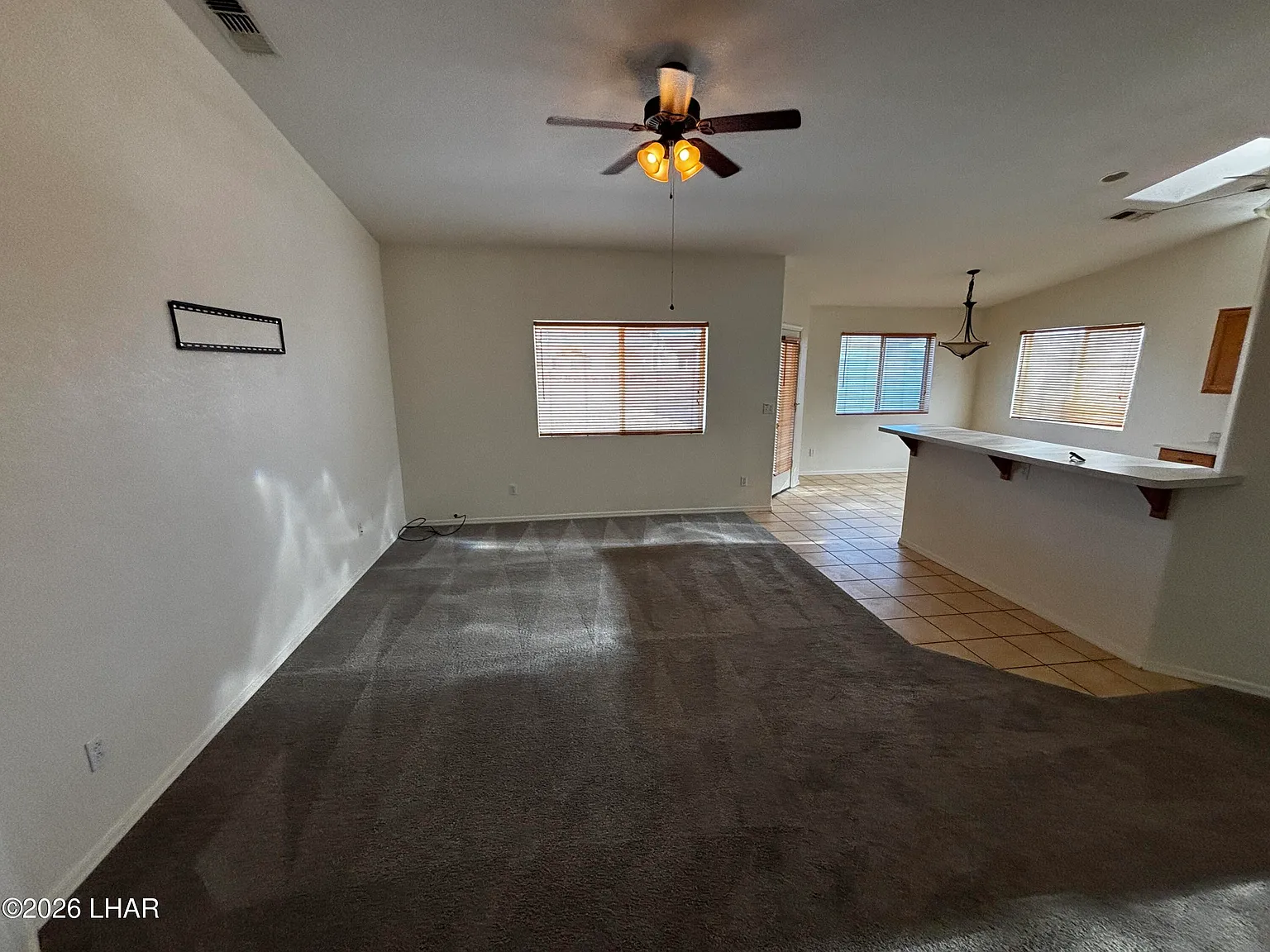 3 bed, 2.0 bath, 1318 sqft, $1,800 — Photo 2