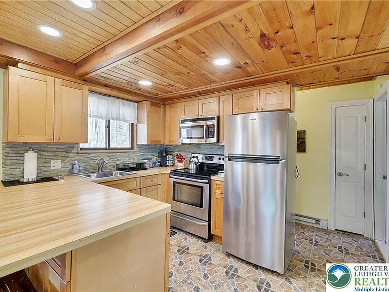 163 Cambridge Ct — Photo 8