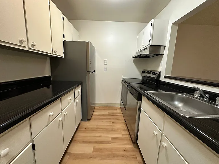University Park Apartments near Cornell University — Photo 299