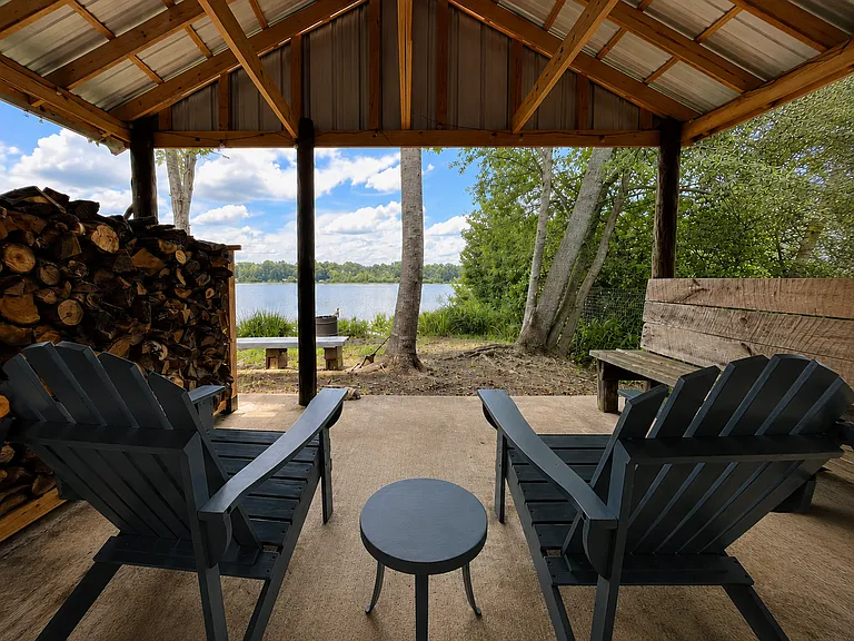 107 S Lake Dr — Photo 2