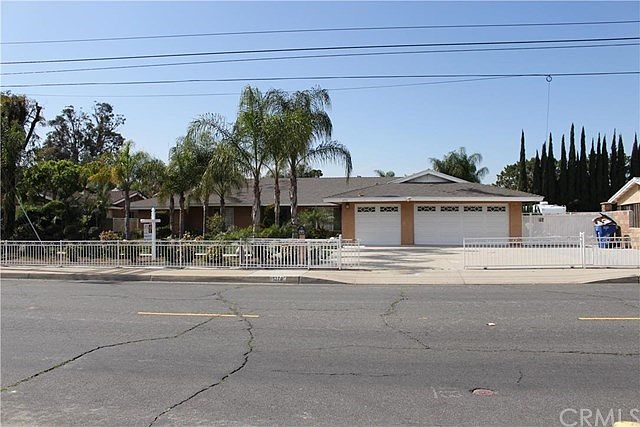 1st image of 1270 S Oaks Ave