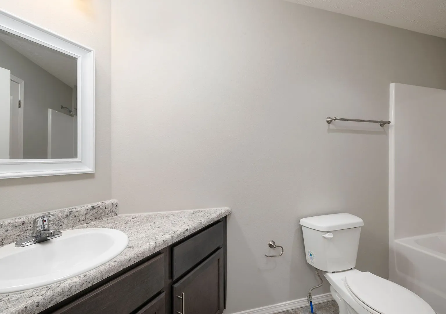 Spacious 3 Bedroom Duplex in Monte Cristo!! — Photo 3