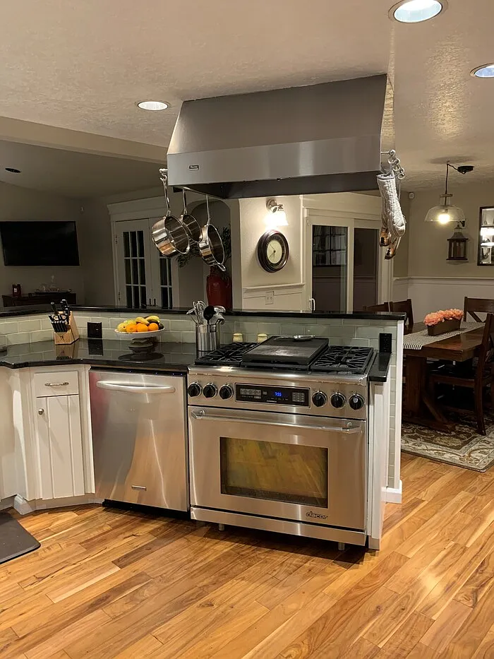 4 bed, 3.0 bath, 2900 sqft, $4,500 — Photo 2