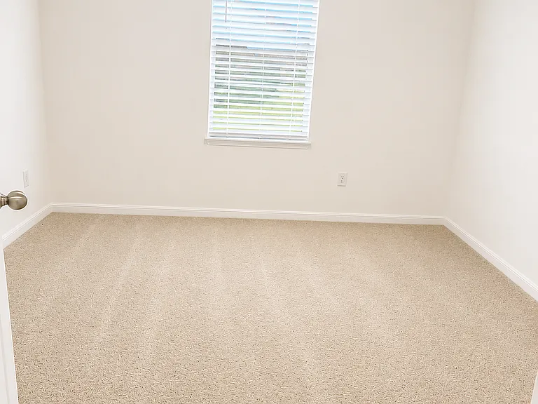 1136 Valley View Ave — Photo 8