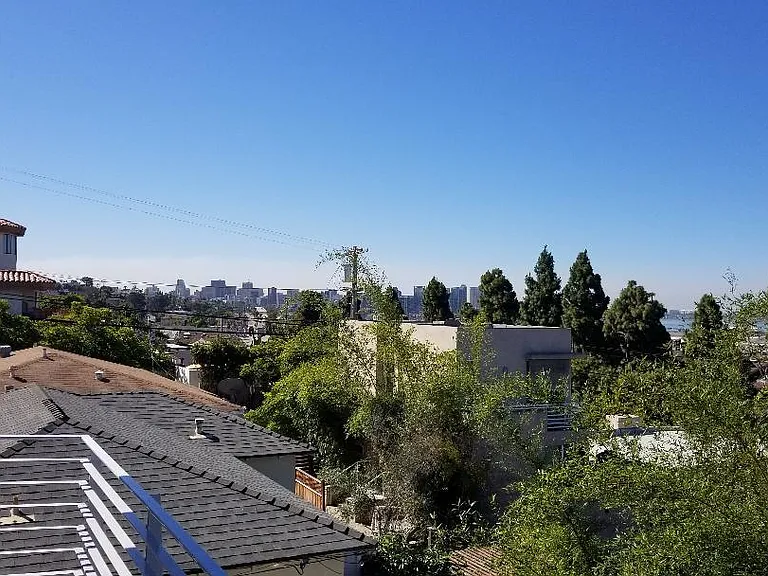 1821 Linwood St — Photo 3