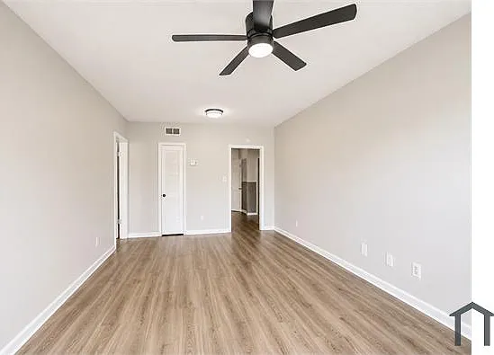 3 bed, 1100 sqft, $1,800 — Photo 2