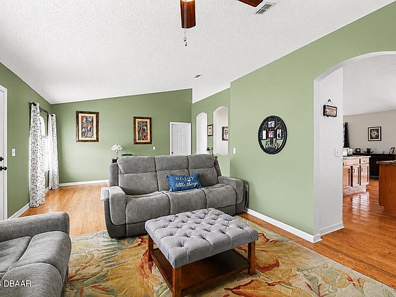 3rd image of 2382 Kerridale St