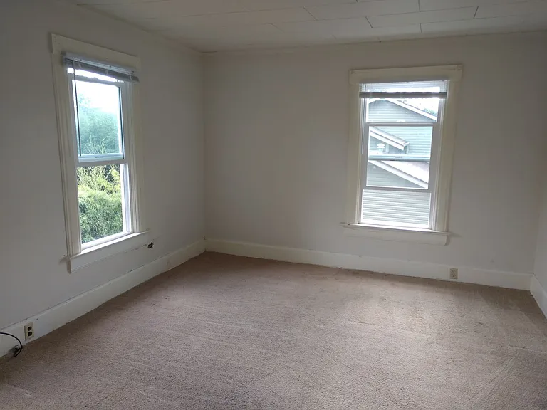 2228 Yew St — Photo 11