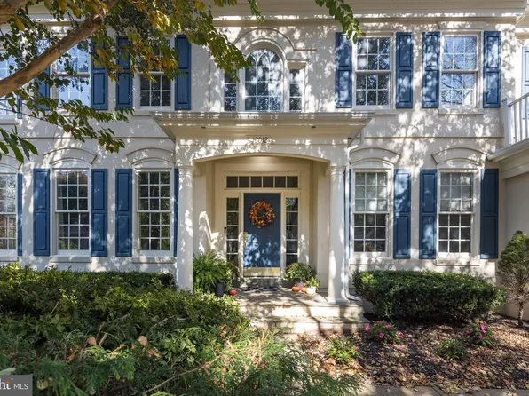 12012 Creekbend Dr, Reston, VA 20194