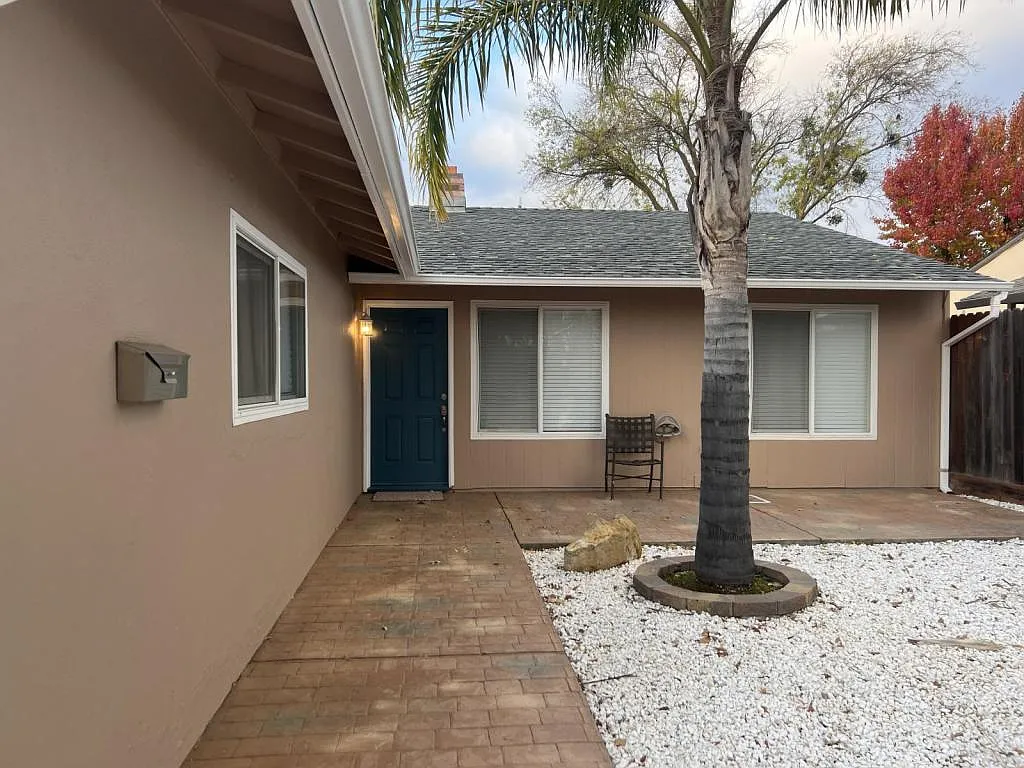 Building Photo - 9245 Henley Way