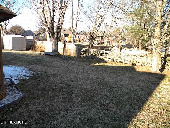 3rd image of 728 Montvue Ave