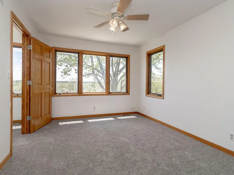 1210 River Rd — Photo 32