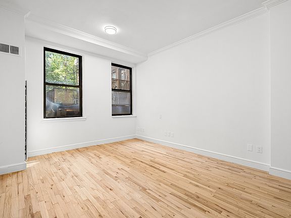 2nd image of 160 Bleecker St Office L1