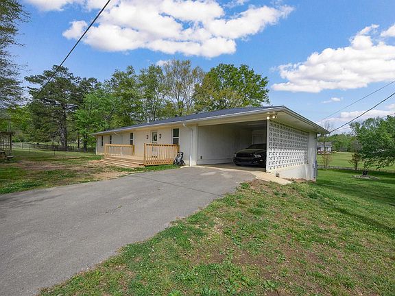 3rd image of 443 Huff Ln