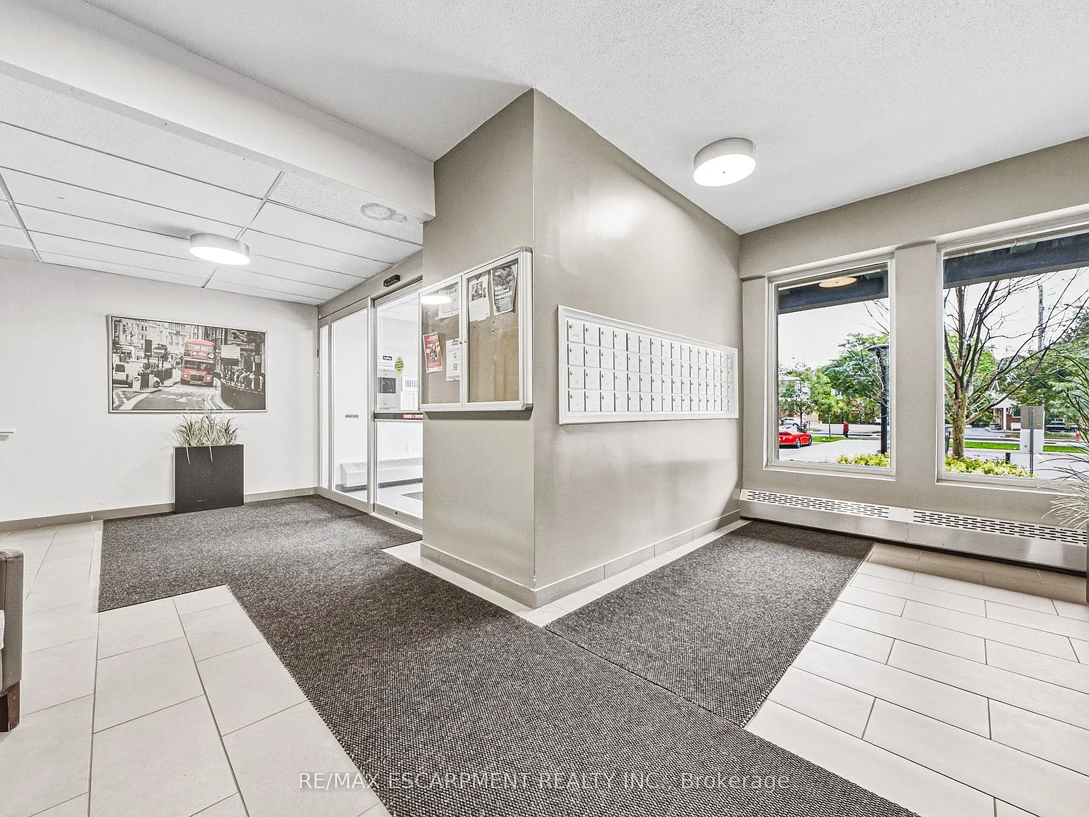 1 bed, $2,096 — Photo 3