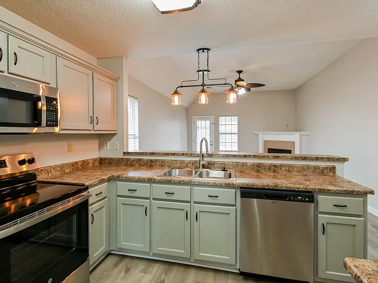 8262 Regal Bend Dr — Photo 7