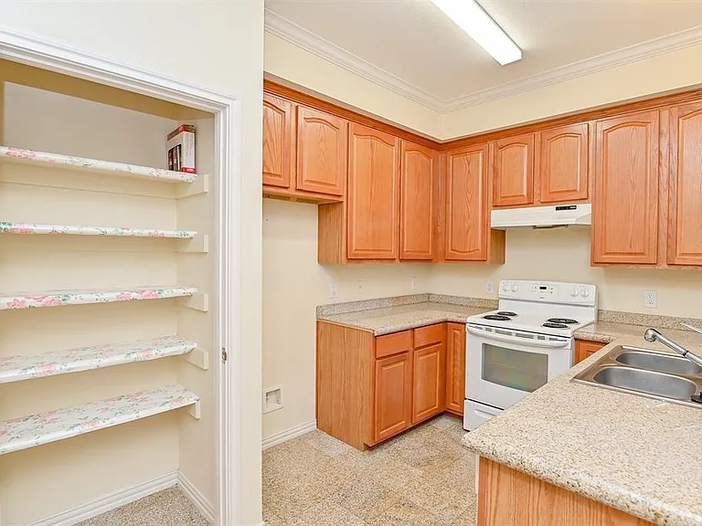 9400 Bellaire Blvd #511 — Photo 11