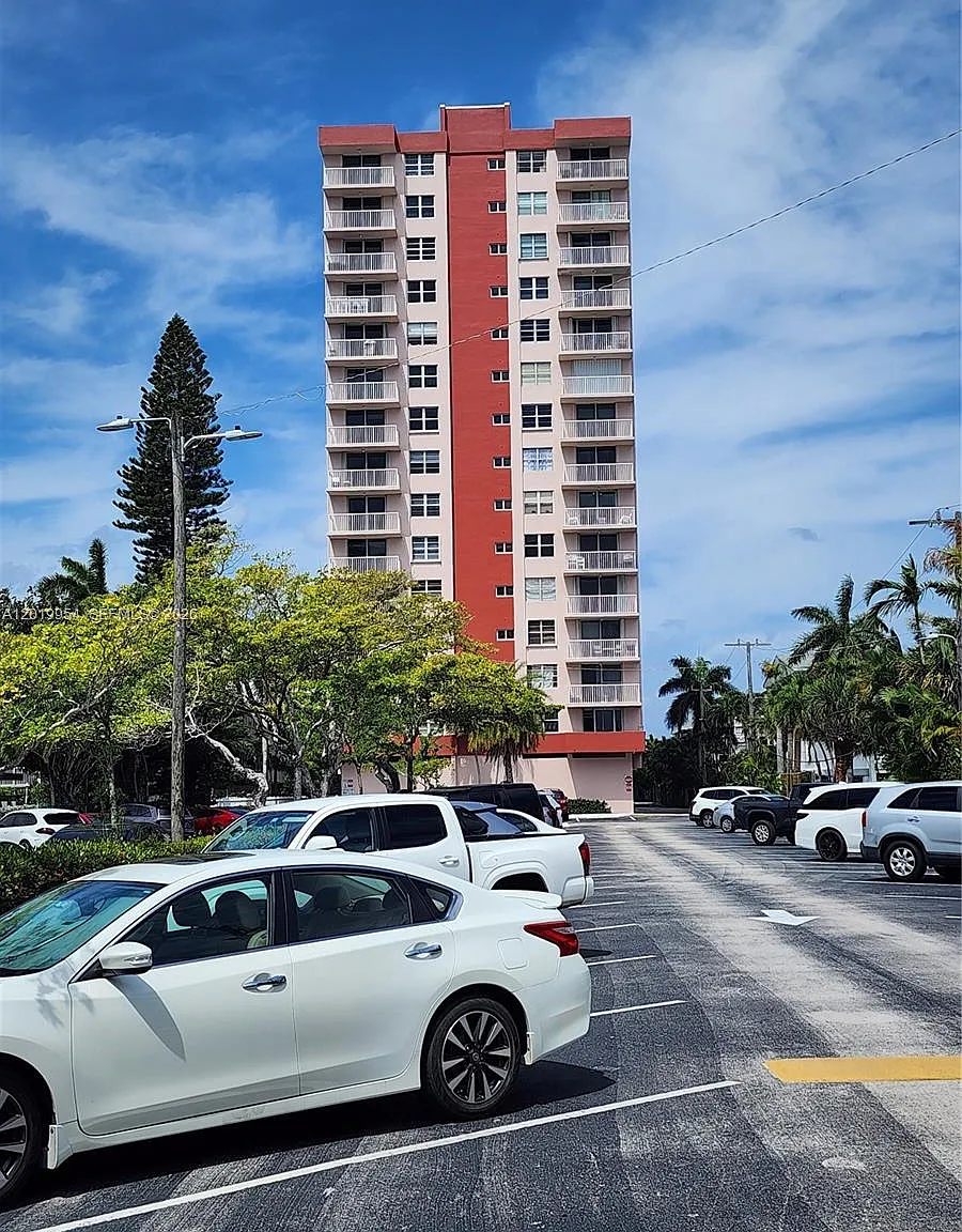 Clifton Condo — Photo 1