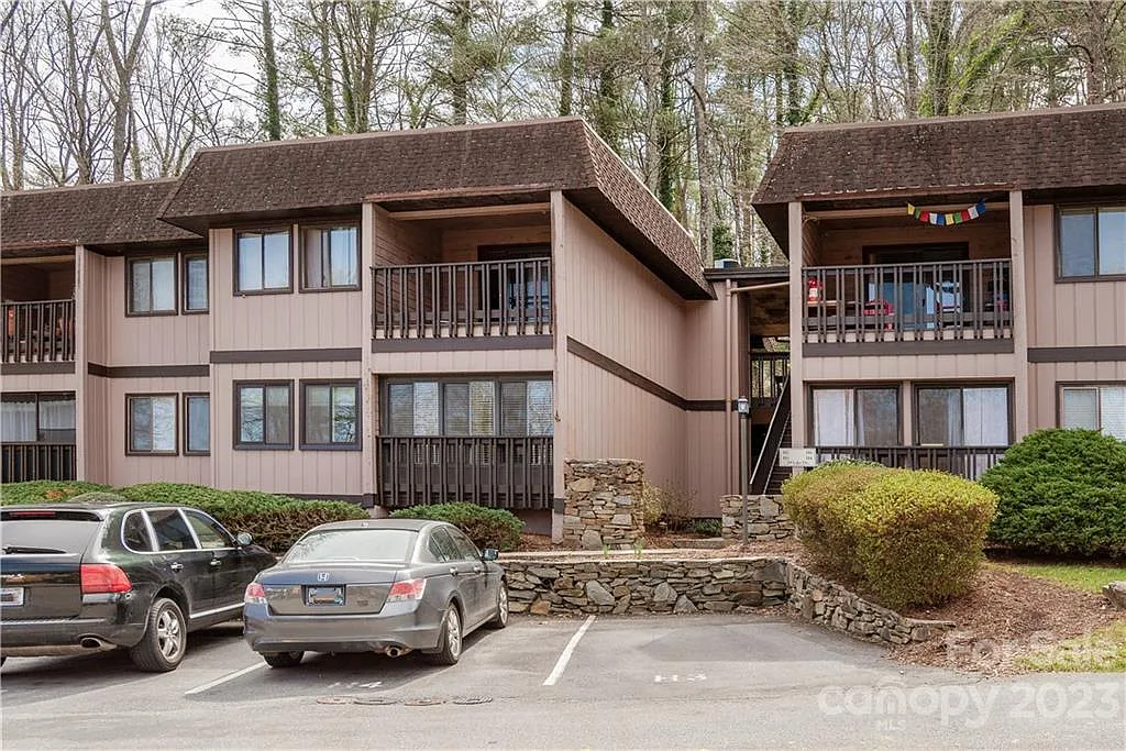 2 bed, 975 sqft, $1,500 — Photo 1