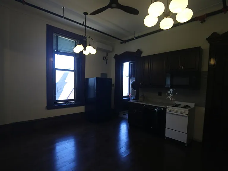 1733 Spring Garden St #3F — Photo 3