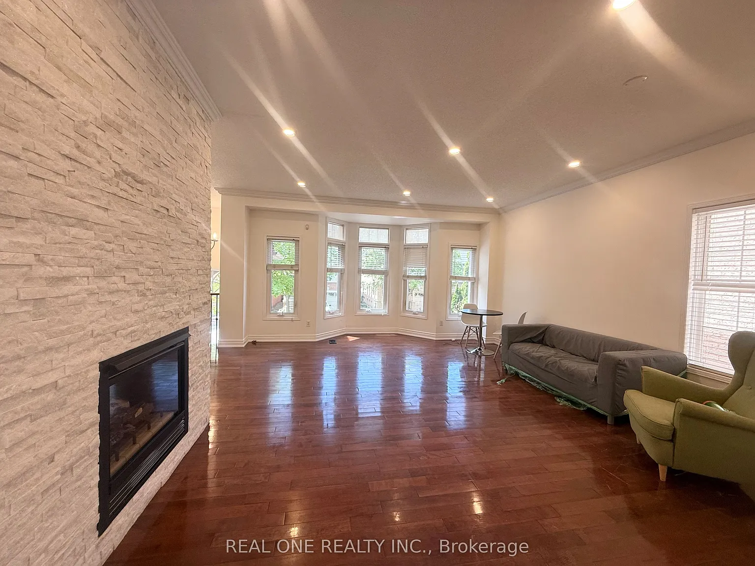 4 bed, $3,800 — Photo 3